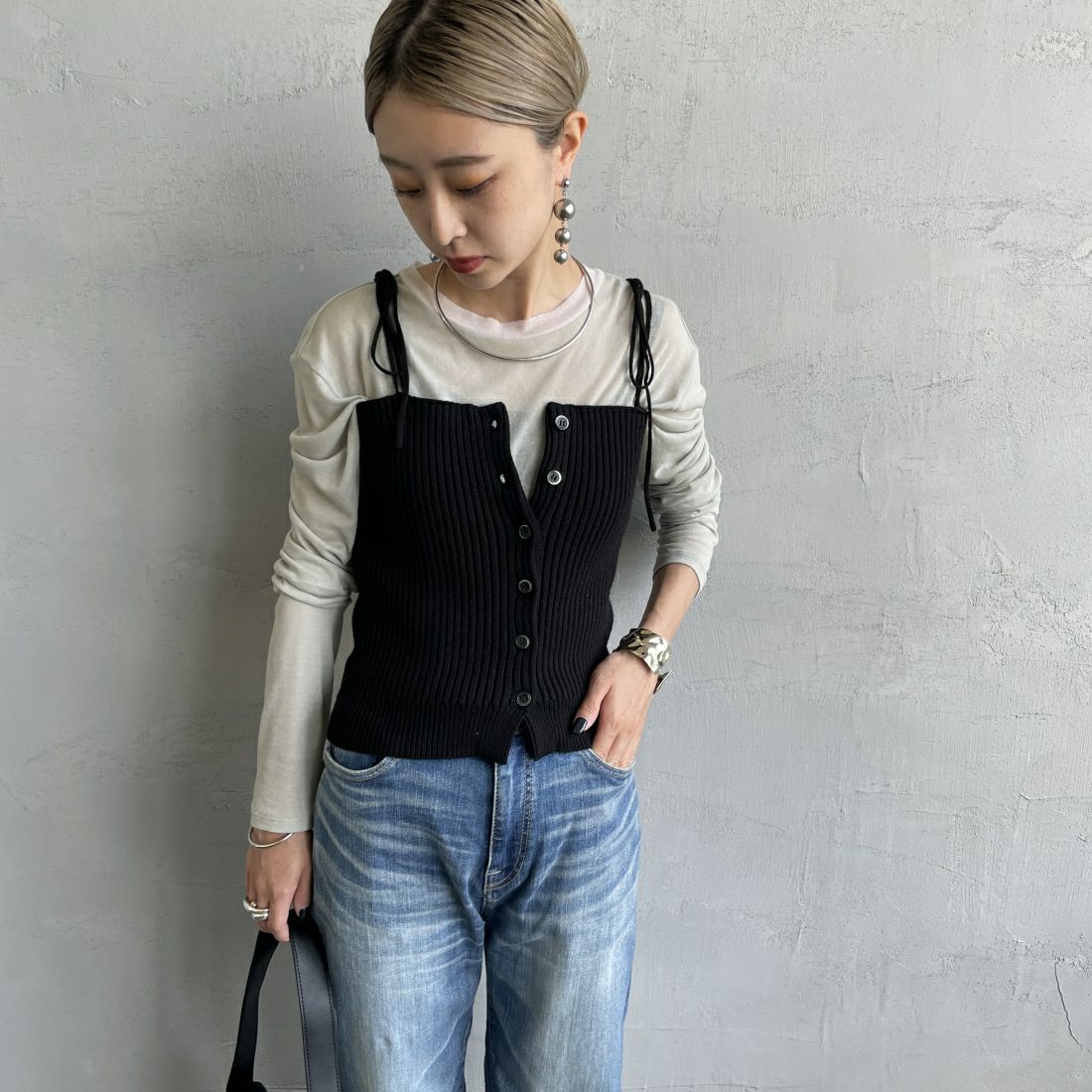 By/m [バイエム] マルチWAY フロントボタン リブニットビスチェ [24131017] 09 BLACK &&モデル身長：150cm 着用サイズ：F&&