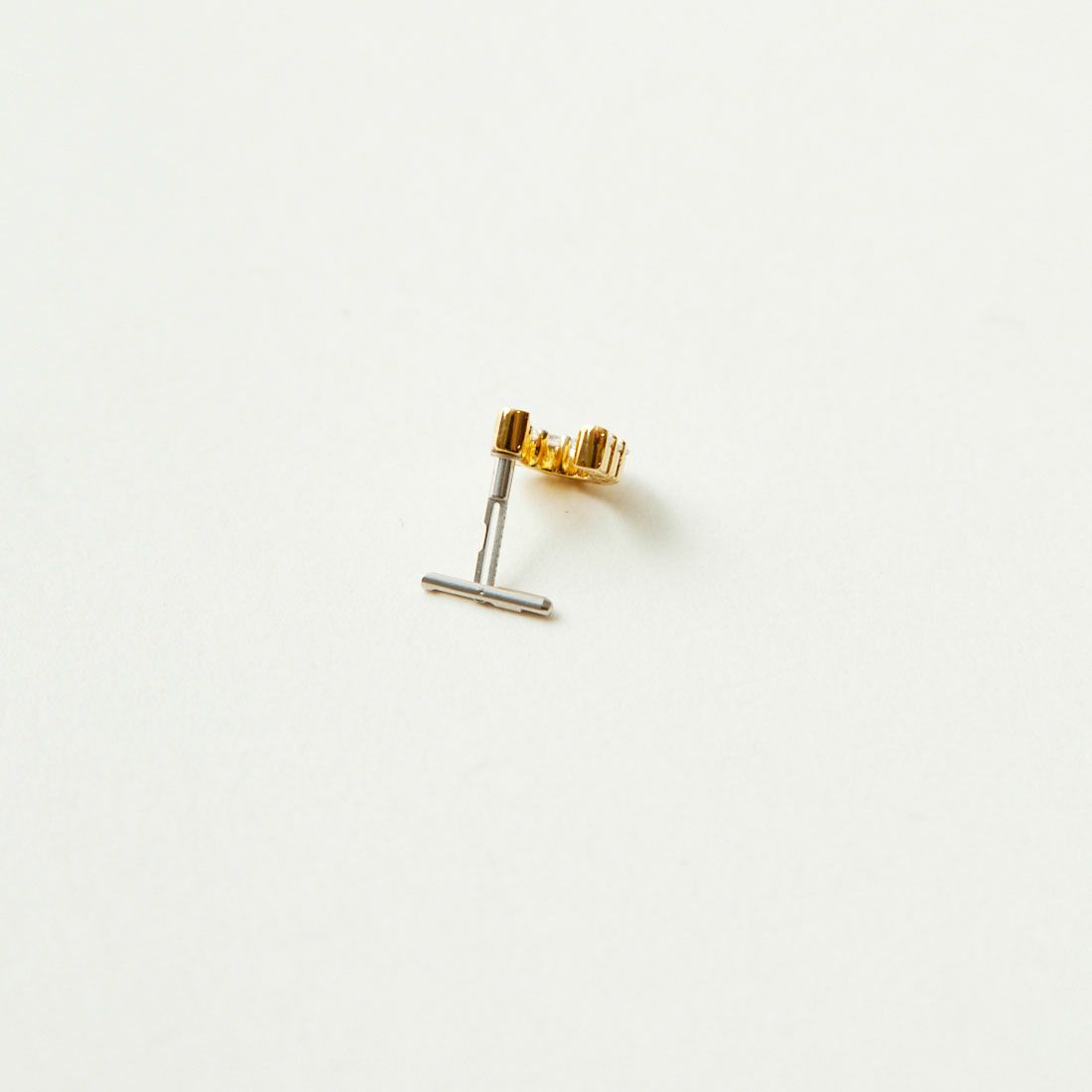Baqless [バックレス] オネストリー アリーナピアス [CZ-AL-WH] GOLD