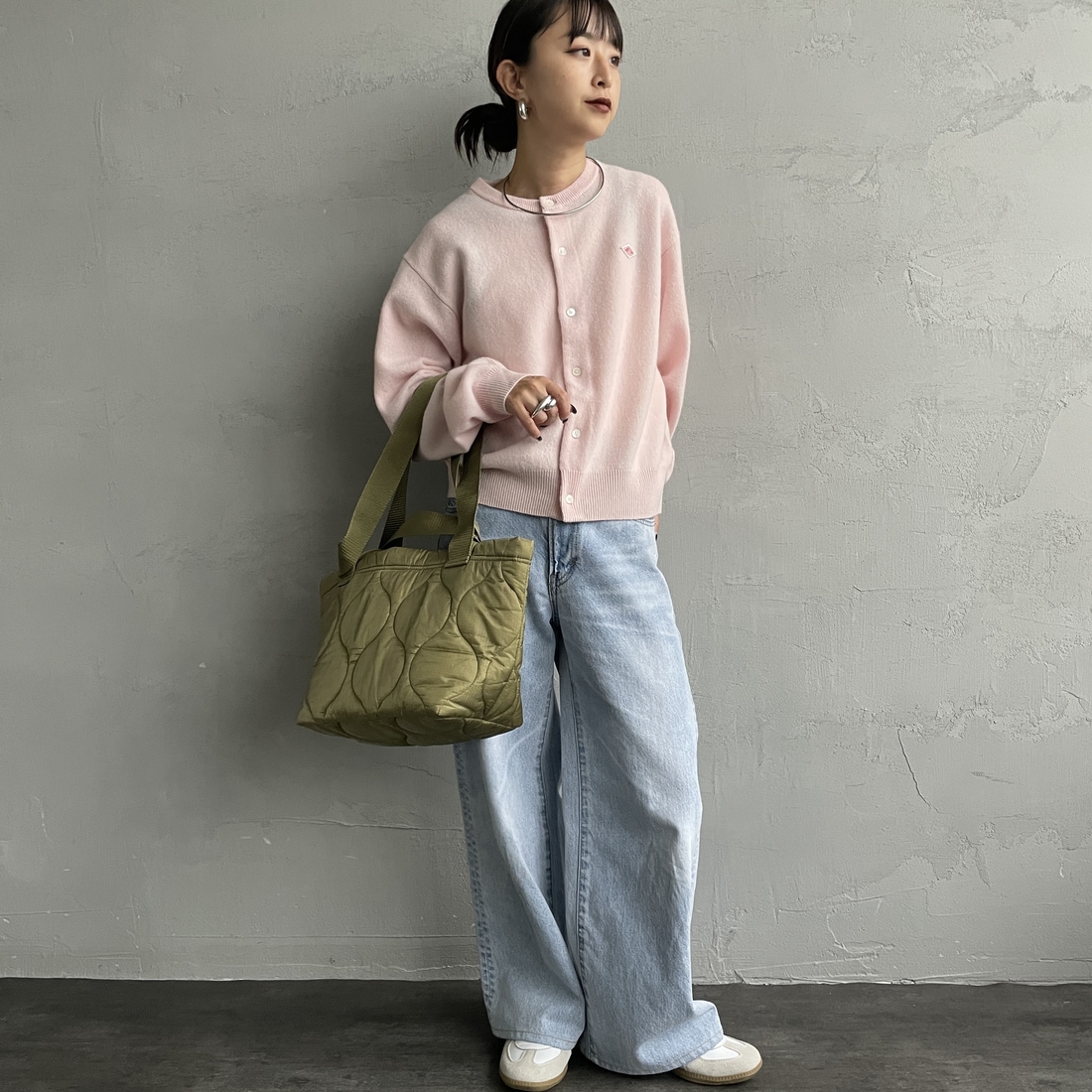 DANTON [ダントン] ラムウール クルーネックカーディガン [DT-D0031LMW] PALE PINK &&モデル身長：150cm 着用サイズ：34&&