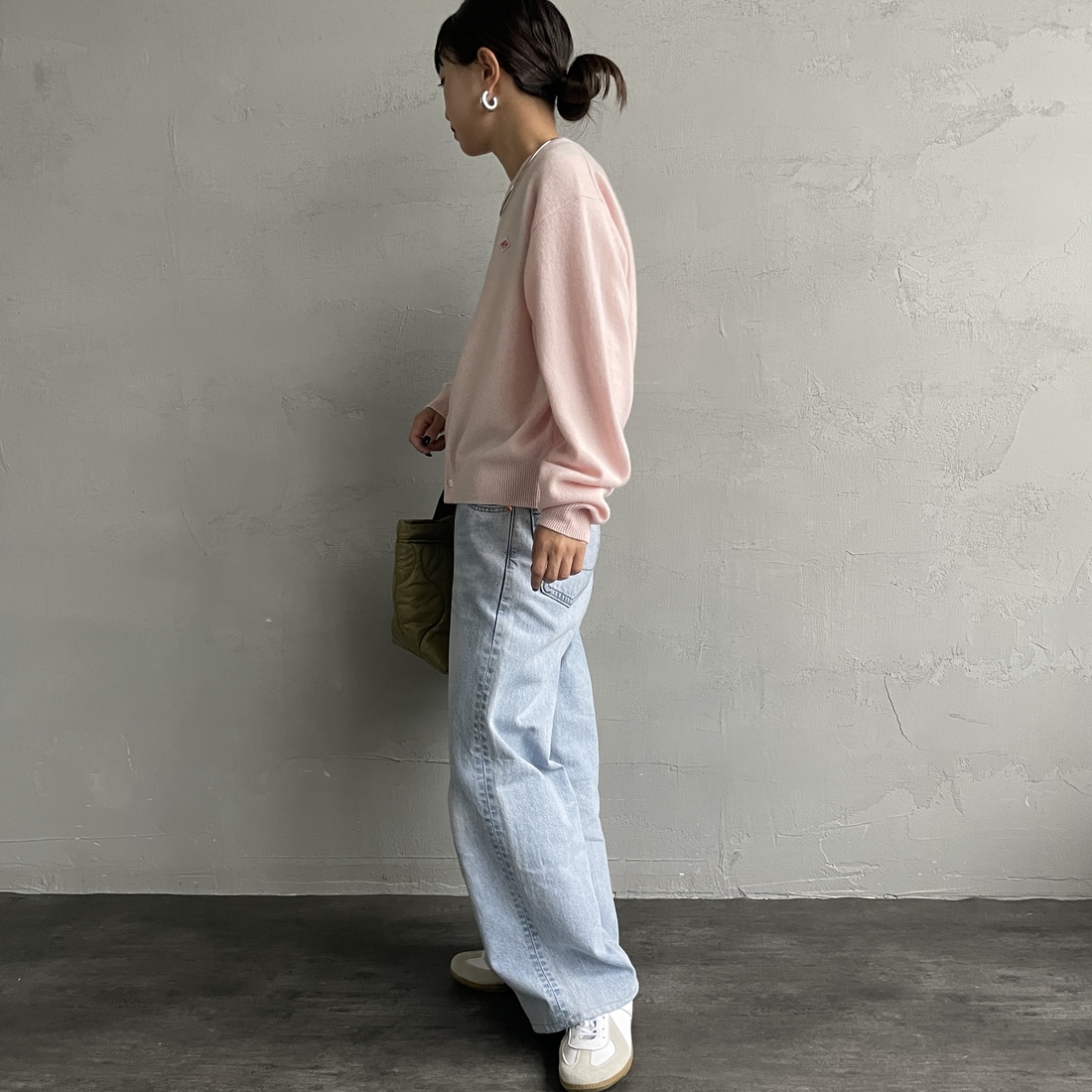 DANTON [ダントン] ラムウール クルーネックカーディガン [DT-D0031LMW] PALE PINK &&モデル身長：150cm 着用サイズ：34&&