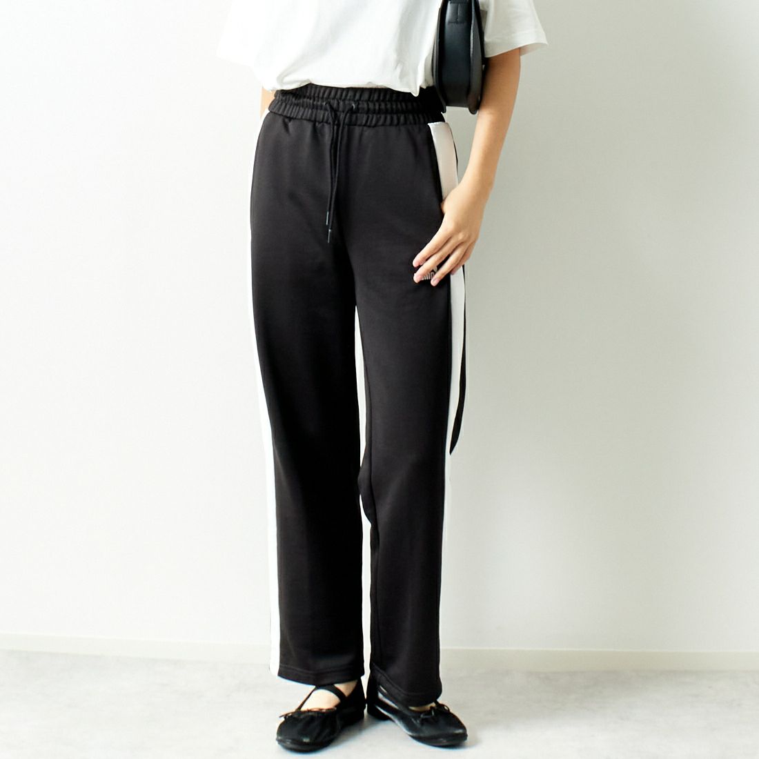 PUMA [プーマ] ウィメンズ ICONIC T7 ストレートレッグ トラックパンツ [629112] 01 ﾌﾟｰﾏﾌﾞﾗ &&モデル身長：167cm 着用サイズ：M&&