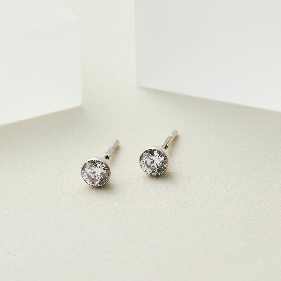 Baqless [バックレス] クラリティ ホワイトピアス [CZ-50-WH] WHITE