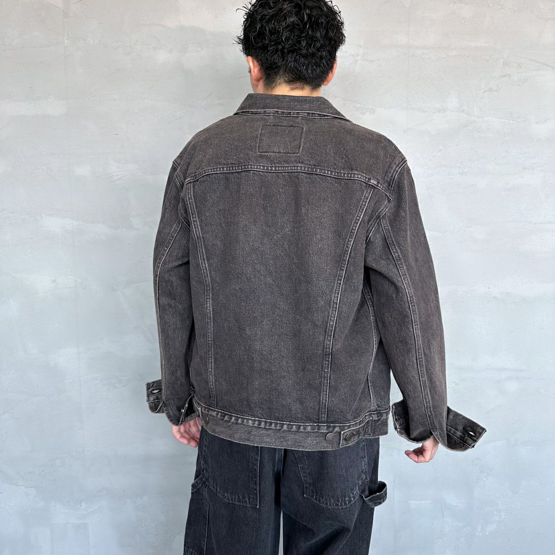 LEVI'S [リーバイス] トラッカージャケット [72334-05] 84 BLOW AW&&モデル身長：168cm 着用サイズ：M&&