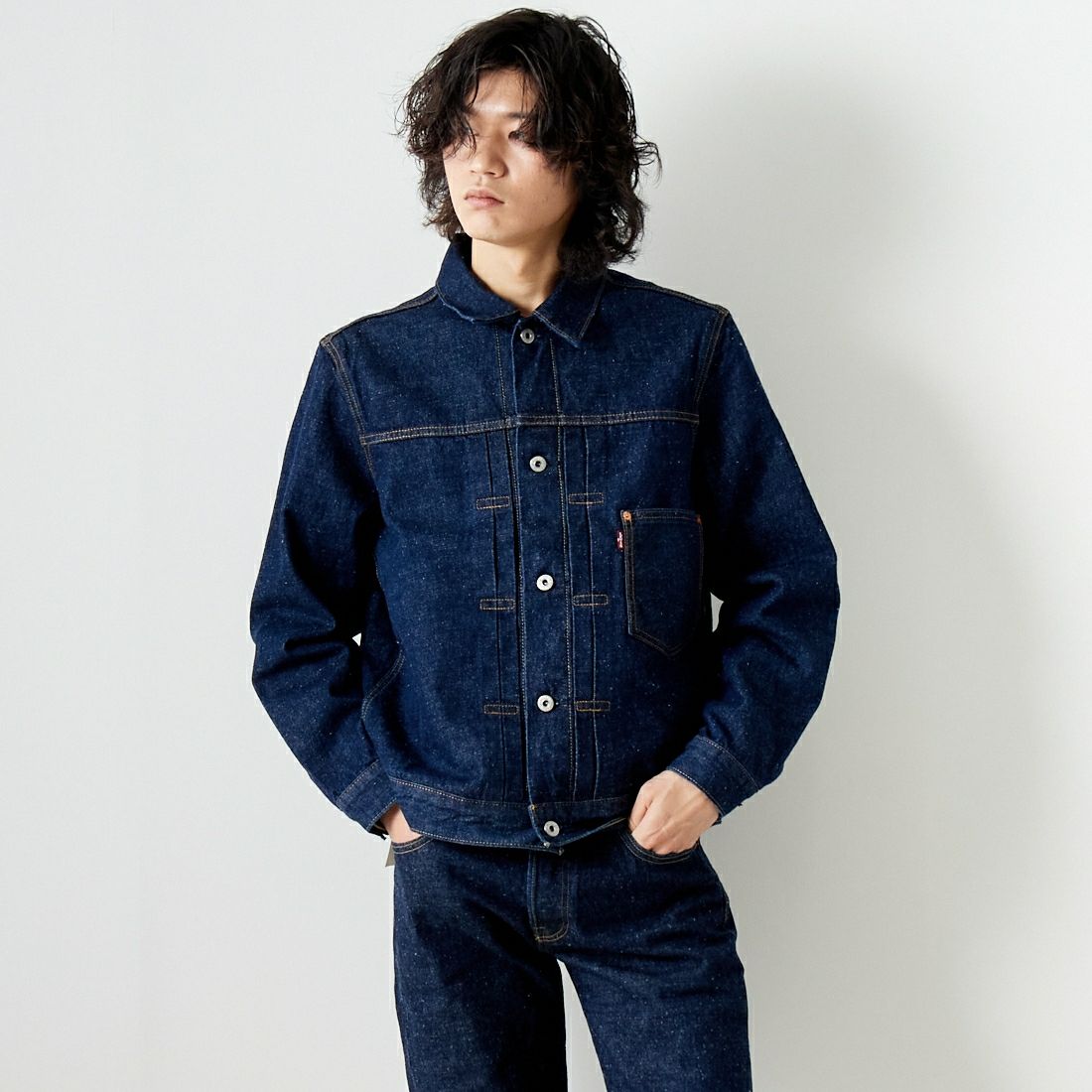 LEVI'S [リーバイス] TYPE1 トラッカージャケット [A3174-00] 02 ROLL UP &&モデル身長：182cm 着用サイズ：M&&