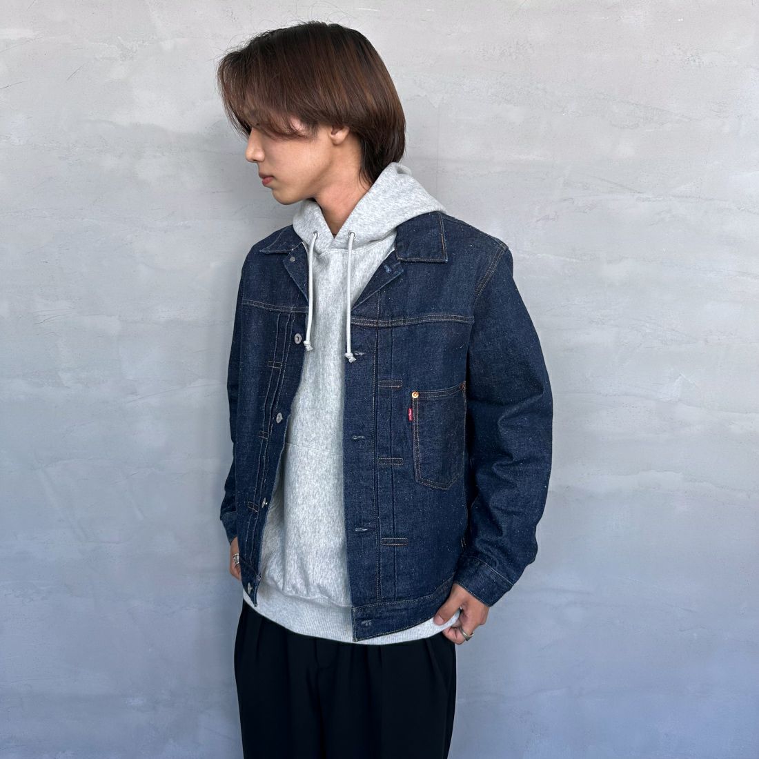 LEVI'S [リーバイス] TYPE1 トラッカージャケット [A3174-00] 02 ROLL UP&&モデル身長：179cm 着用サイズ：M&&