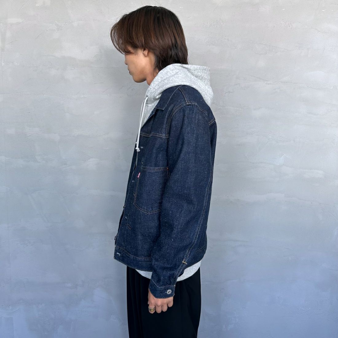 LEVI'S [リーバイス] TYPE1 トラッカージャケット [A3174-00] 02 ROLL UP&&モデル身長：179cm 着用サイズ：M&&