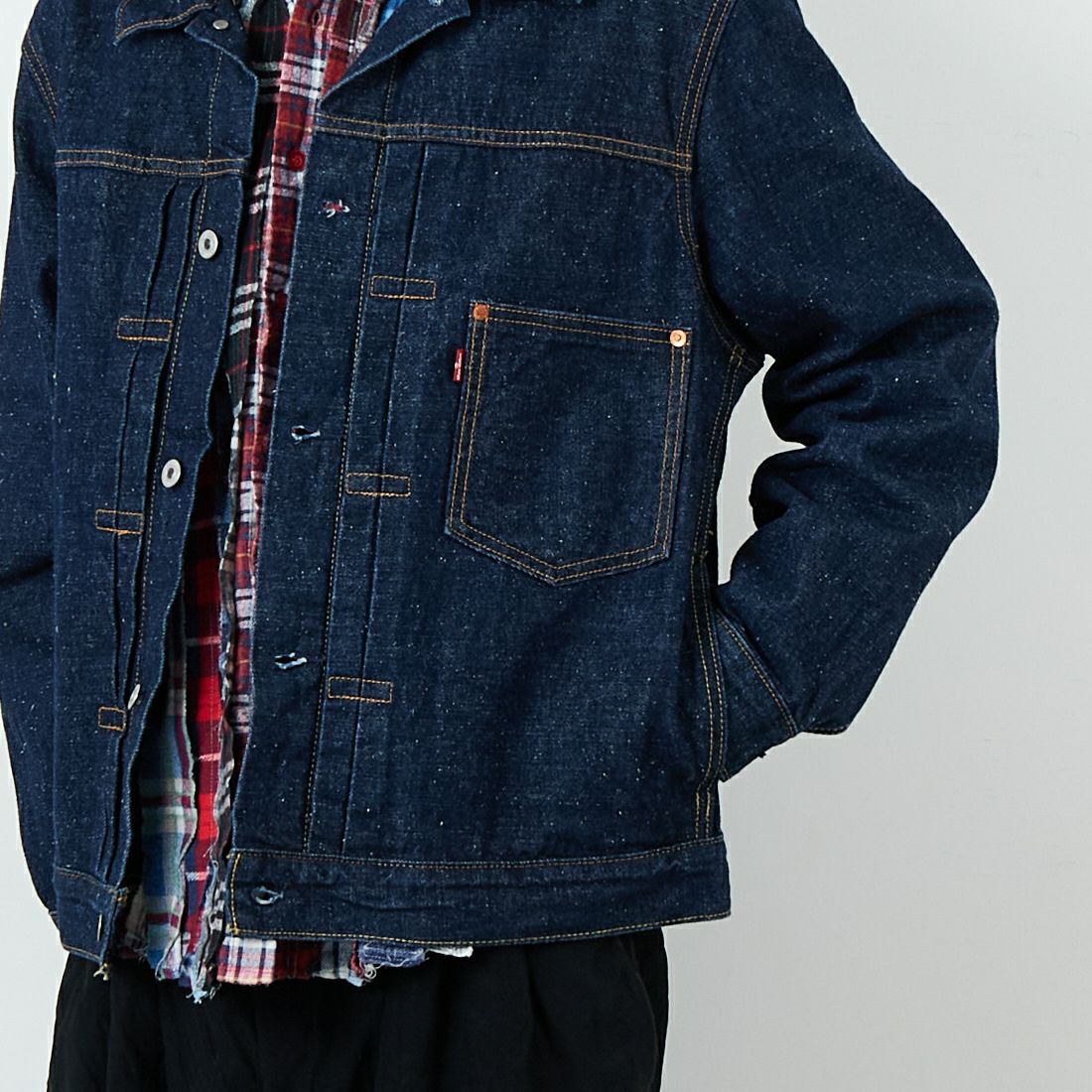 LEVI'S [リーバイス] TYPE1 トラッカージャケット [A3174-00] 02 ROLL UP &&モデル身長：179cm 着用サイズ：L&&