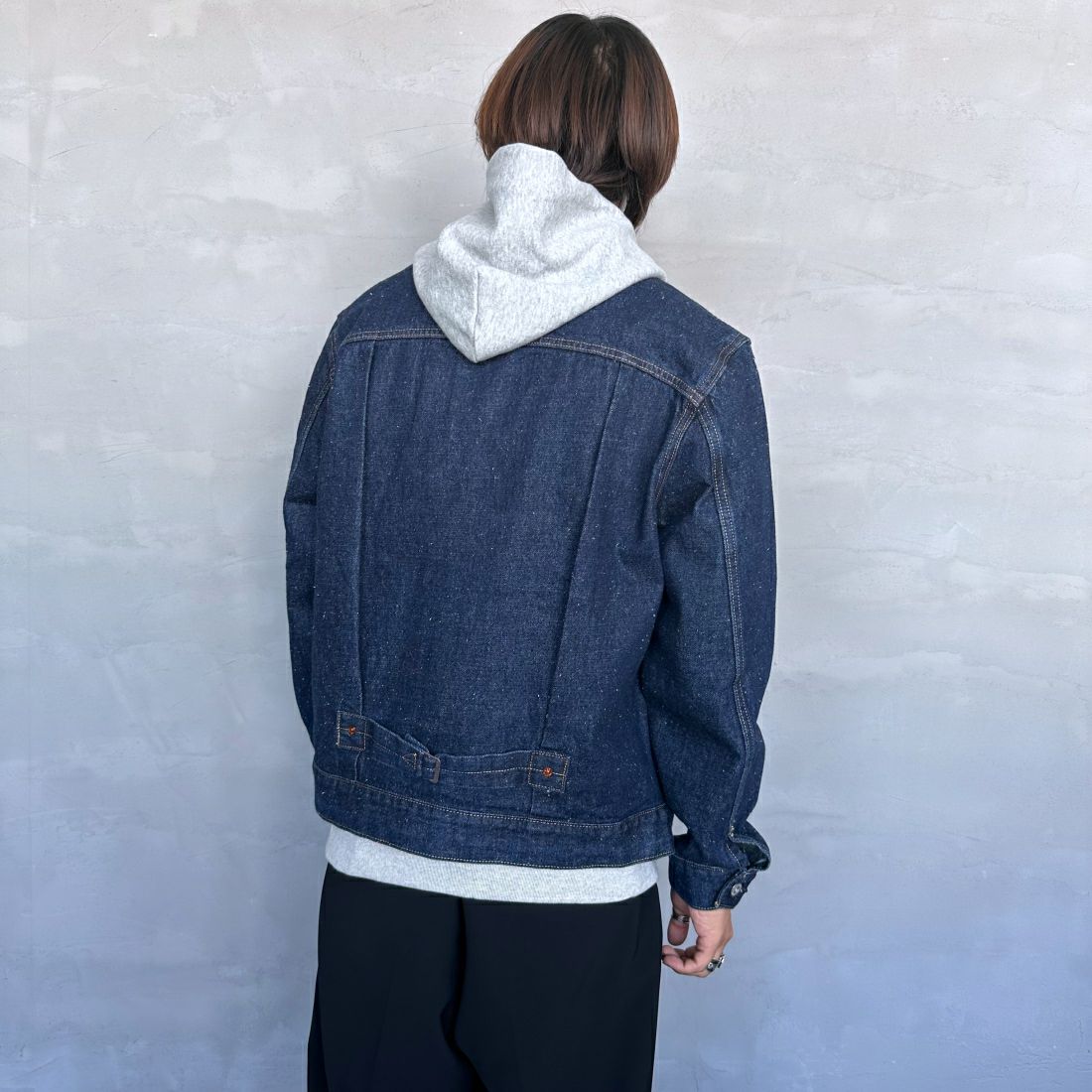 LEVI'S [リーバイス] TYPE1 トラッカージャケット [A3174-00] 02 ROLL UP&&モデル身長：179cm 着用サイズ：M&&