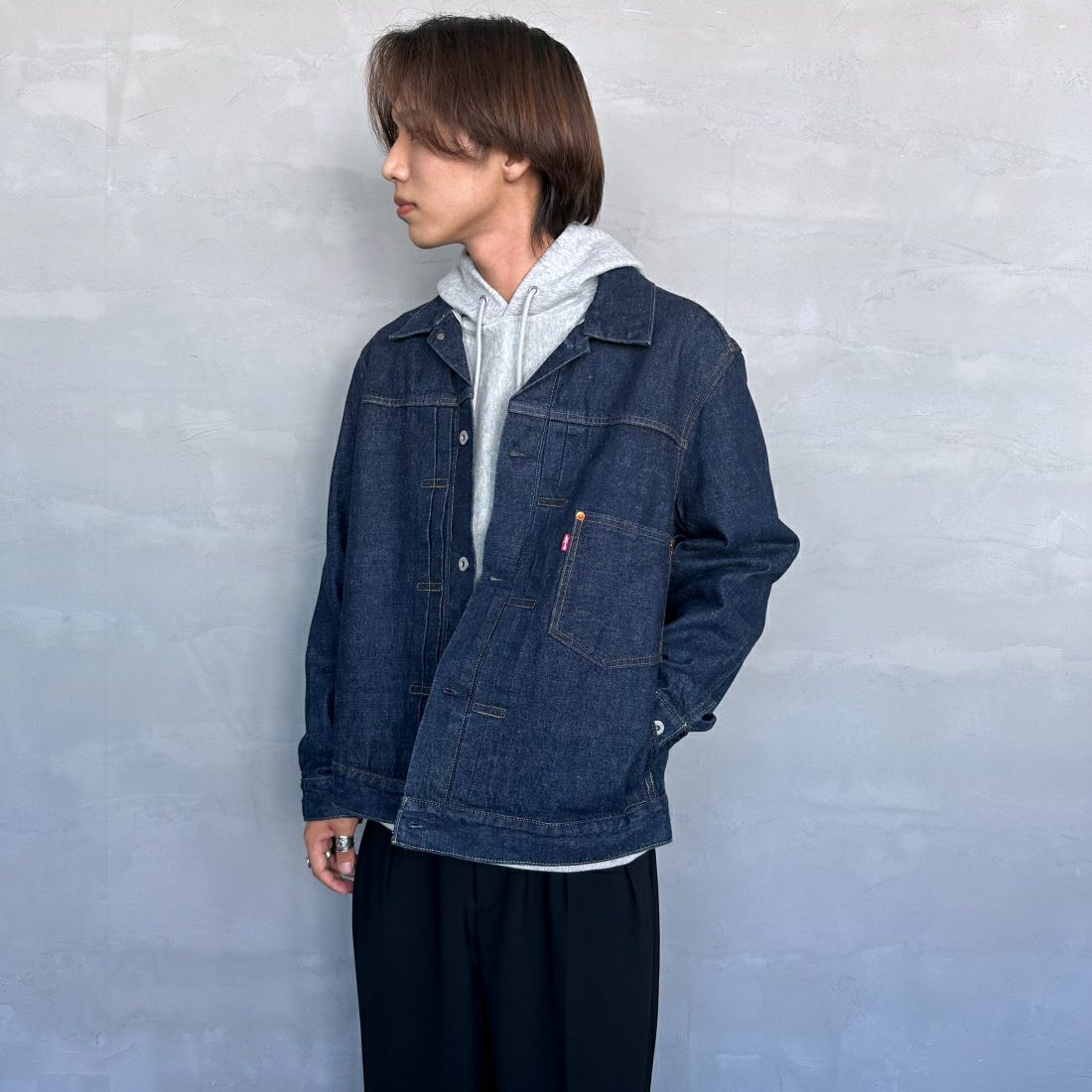 LEVI'S [リーバイス] TYPE1 トラッカージャケット [A3174-00] 02 ROLL UP&&モデル身長：179cm 着用サイズ：L&&