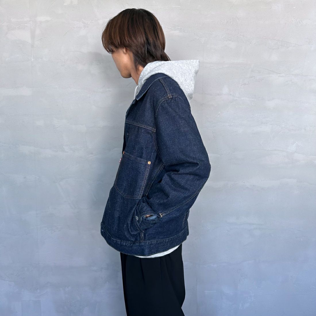 LEVI'S [リーバイス] TYPE1 トラッカージャケット [A3174-00] 02 ROLL UP&&モデル身長：179cm 着用サイズ：L&&