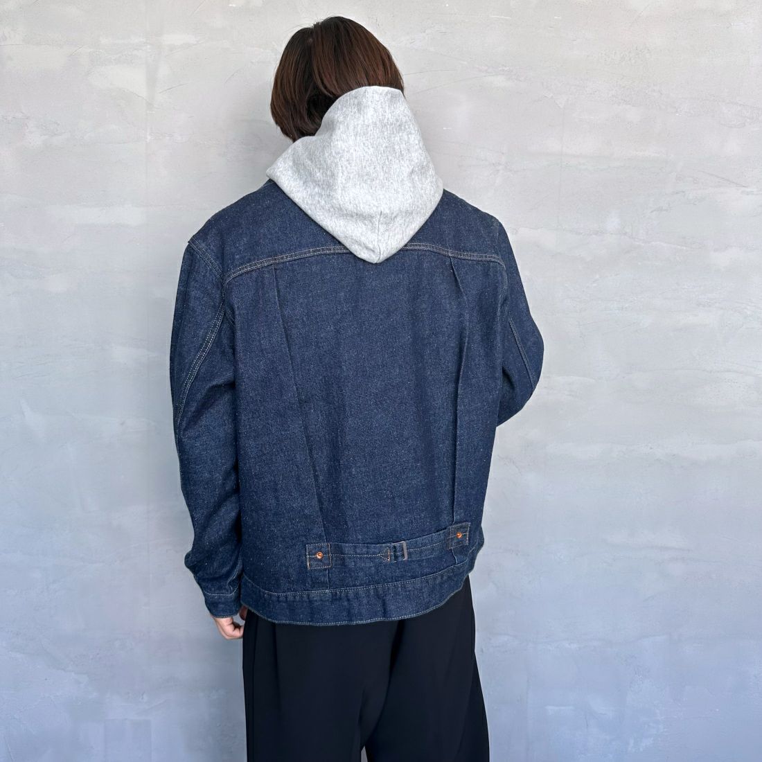 LEVI'S [リーバイス] TYPE1 トラッカージャケット [A3174-00] 02 ROLL UP&&モデル身長：179cm 着用サイズ：L&&