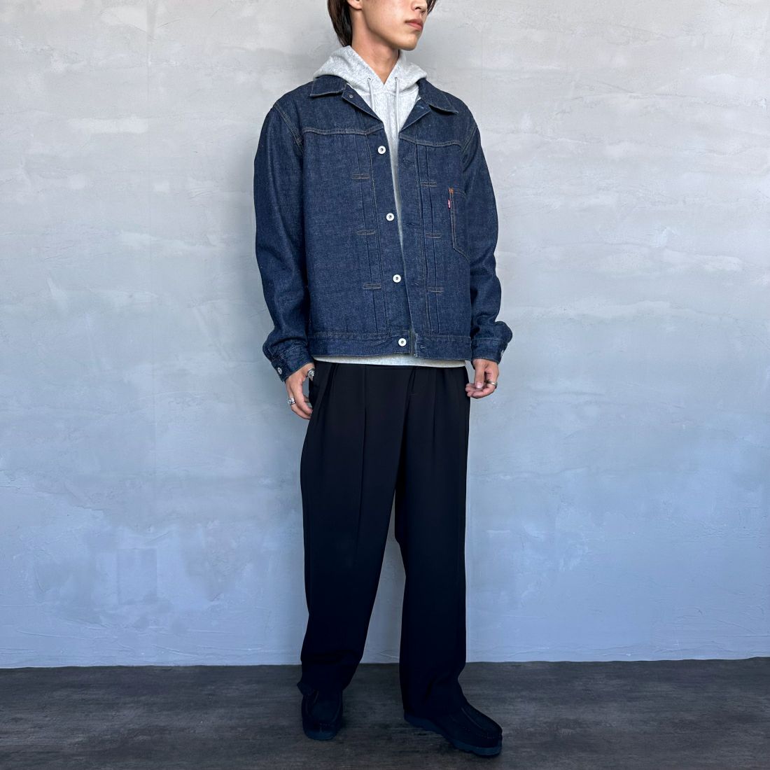 LEVI'S [リーバイス] TYPE1 トラッカージャケット [A3174-00] 02 ROLL UP&&モデル身長：179cm 着用サイズ：L&&