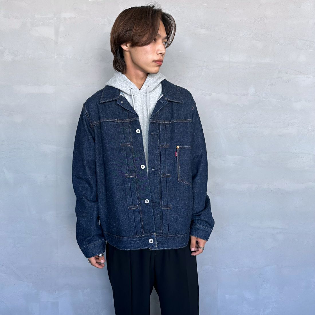 LEVI'S [リーバイス] TYPE1 トラッカージャケット [A3174-00] 02 ROLL UP&&モデル身長：179cm 着用サイズ：XL&&
