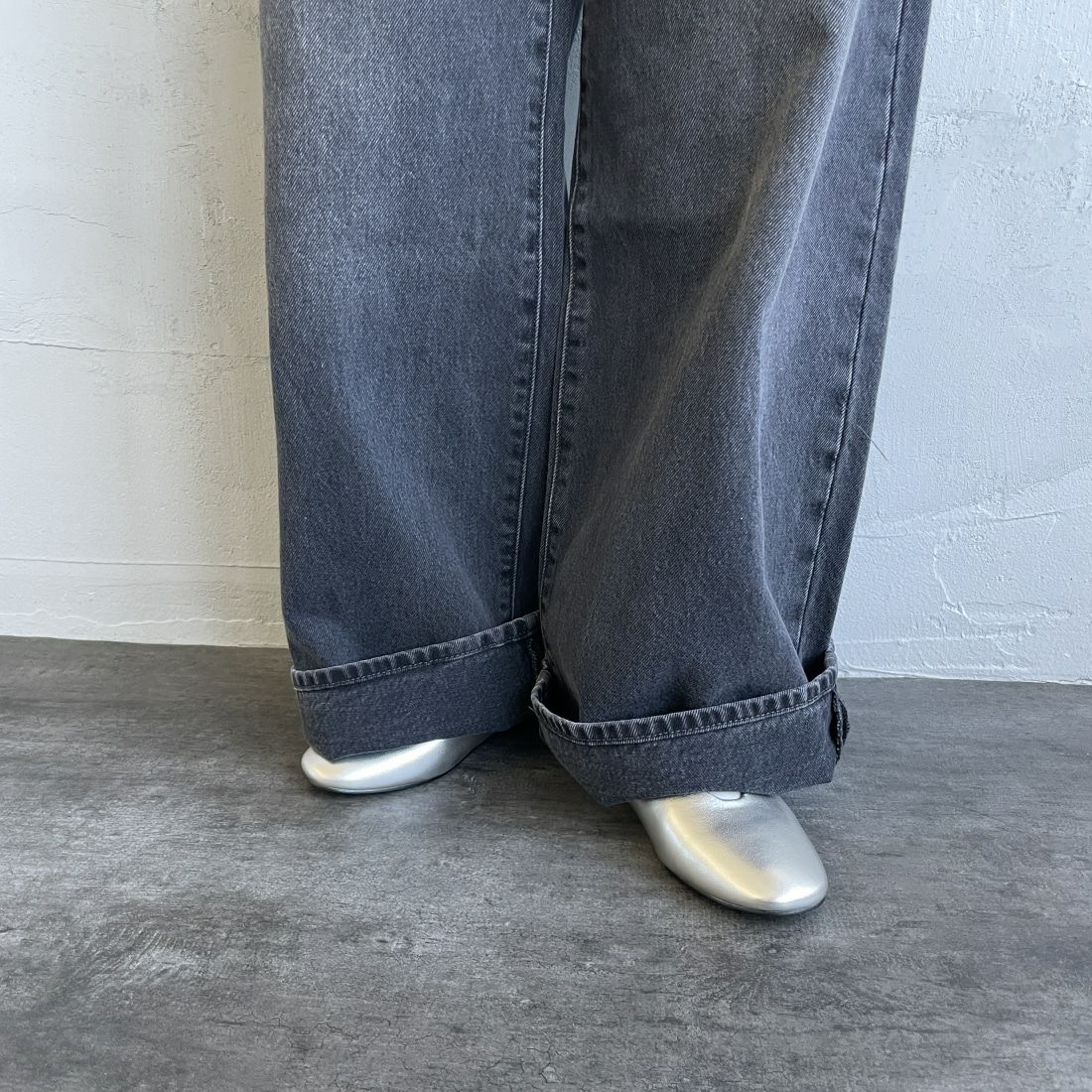 LEVI'S [リーバイス] XL ストレートデニム [A8701-00] 03 INFLUME &&モデル身長：156cm 着用サイズ：26&&