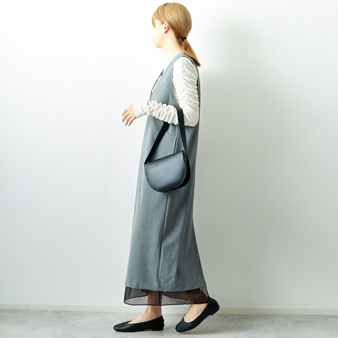 MICA&DEAL [マイカアンドディール] ディープUネックワンピース [0124304190] GRAY &&モデル身長：167cm 着用サイズ：F&&