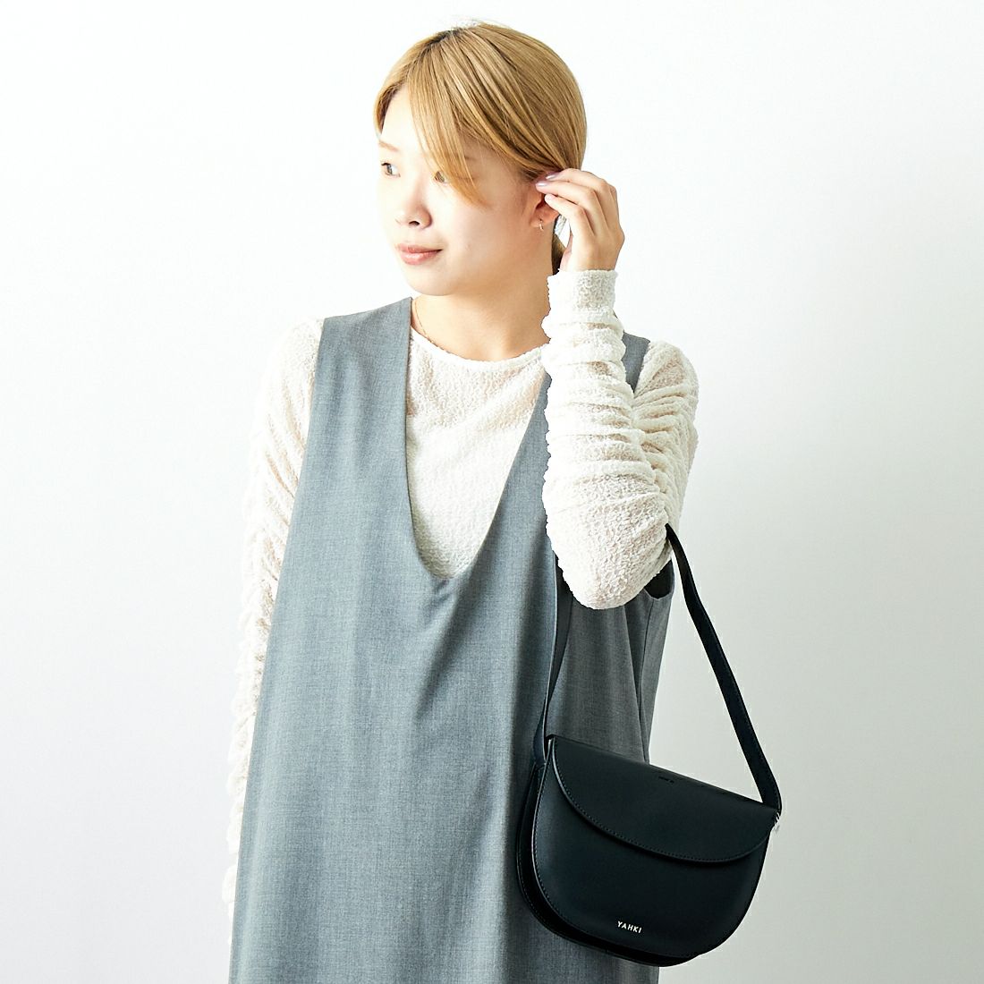 MICA&DEAL [マイカアンドディール] ディープUネックワンピース [0124304190] GRAY &&モデル身長：167cm 着用サイズ：F&&