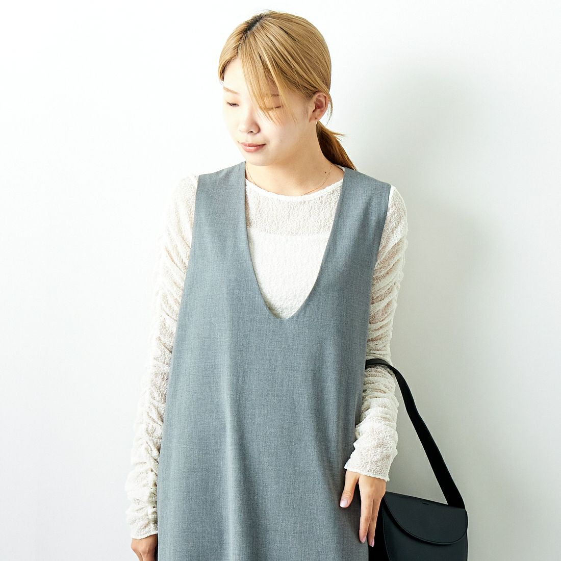MICA&DEAL [マイカアンドディール] ディープUネックワンピース [0124304190] GRAY &&モデル身長：167cm 着用サイズ：F&&