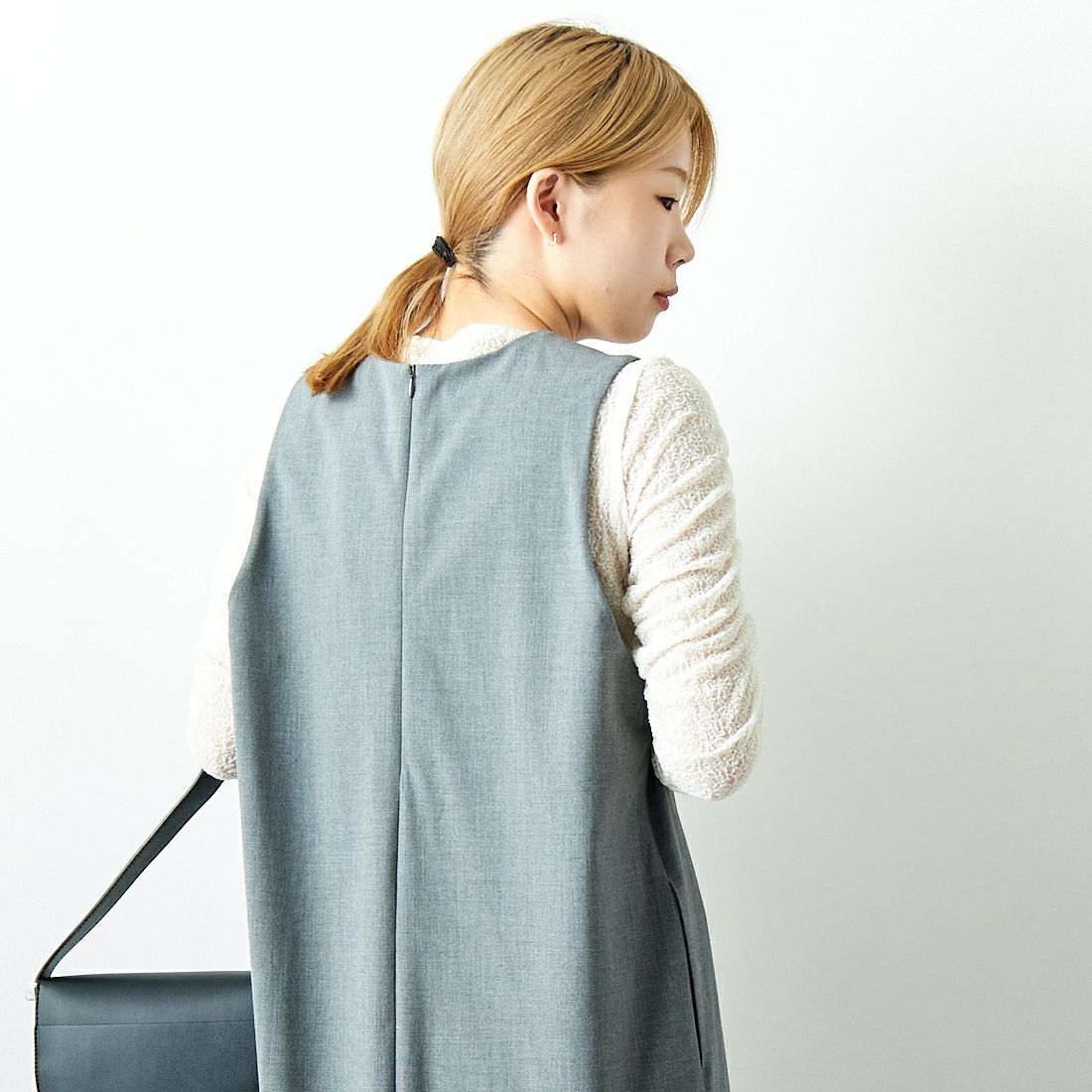 MICA&DEAL [マイカアンドディール] ディープUネックワンピース [0124304190] GRAY &&モデル身長：167cm 着用サイズ：F&&
