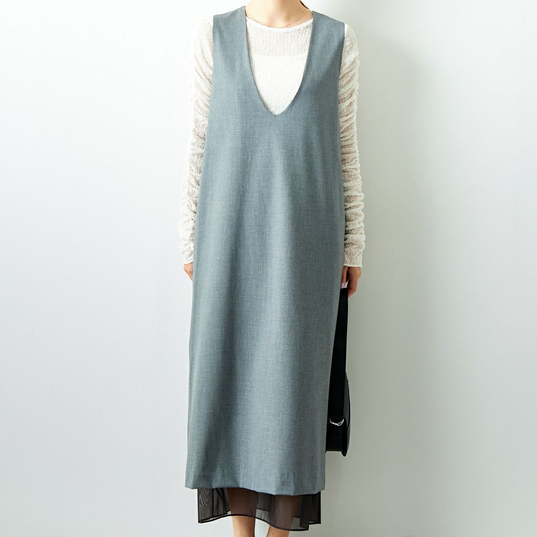 MICA&DEAL [マイカアンドディール] ディープUネックワンピース [0124304190] GRAY &&モデル身長：167cm 着用サイズ：F&&