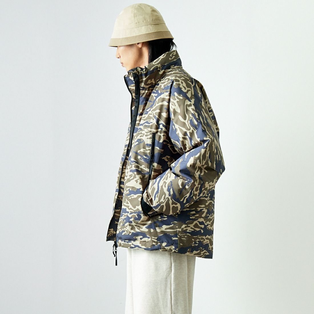 +phenix [プラスフェニックス] 別注 LEVEL7 ダウンジャケット [POO-24037IN-JF] CAMO &&モデル身長：179cm 着用サイズ：L&&