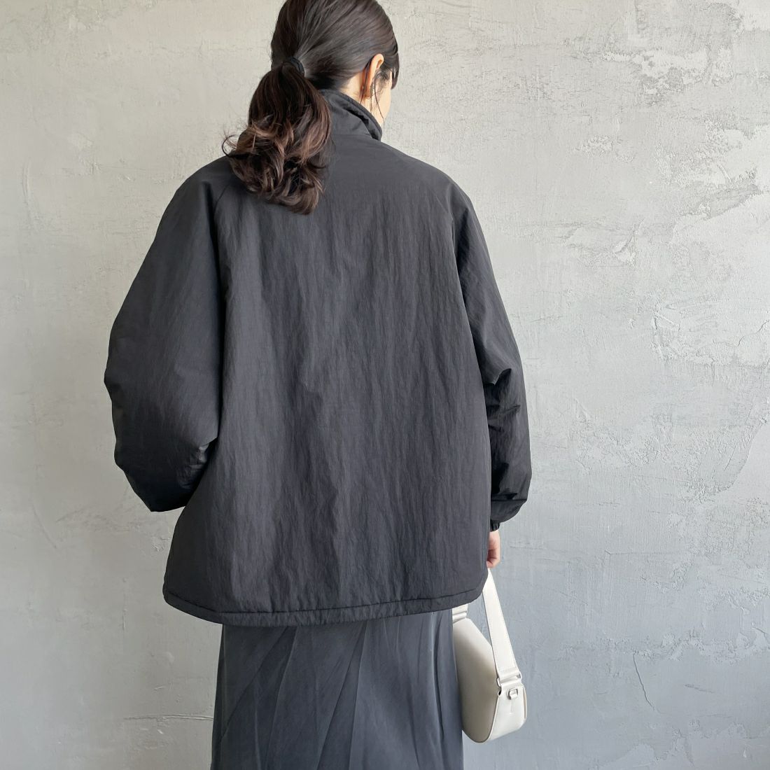 KELTY [ケルティ] 別注 中綿入り オーバーサイズナイロンジャケット [KE243W10IN01-JF] BLACK &&モデル身長：160cm 着用サイズ：M&&