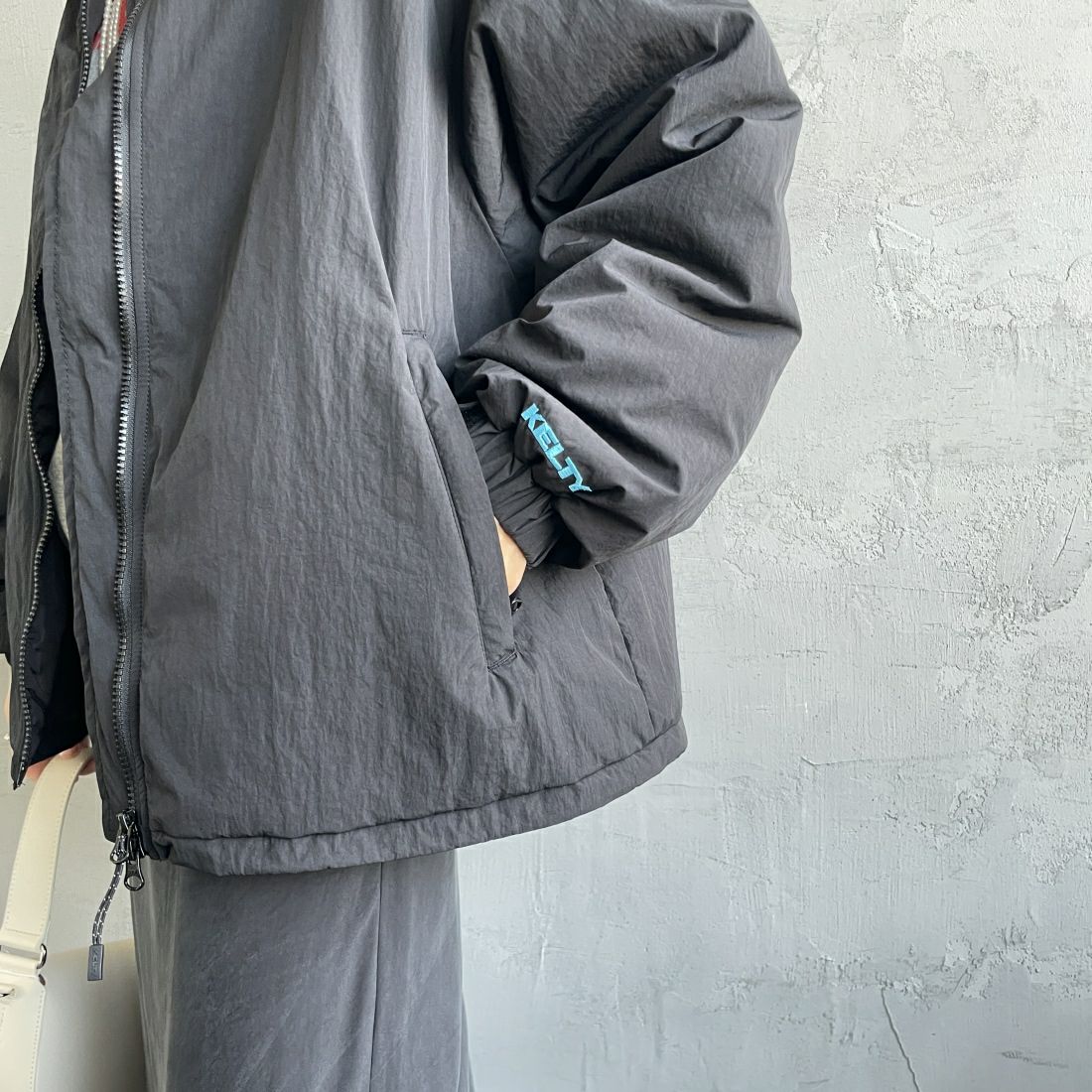 KELTY [ケルティ] 別注 中綿入り オーバーサイズナイロンジャケット [KE243W10IN01-JF] BLACK &&モデル身長：160cm 着用サイズ：M&&