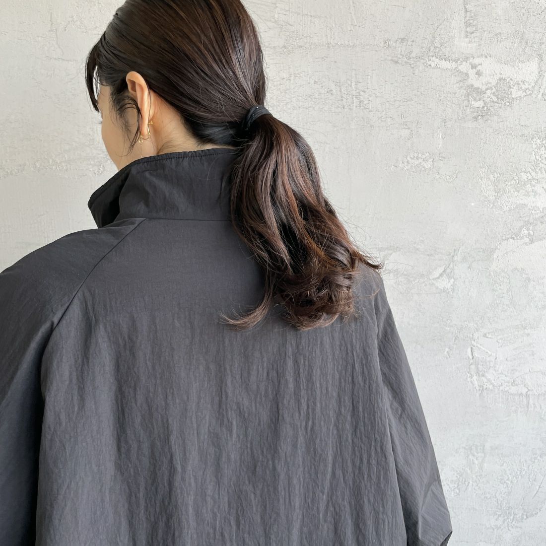 KELTY [ケルティ] 別注 中綿入り オーバーサイズナイロンジャケット [KE243W10IN01-JF] BLACK &&モデル身長：160cm 着用サイズ：M&&