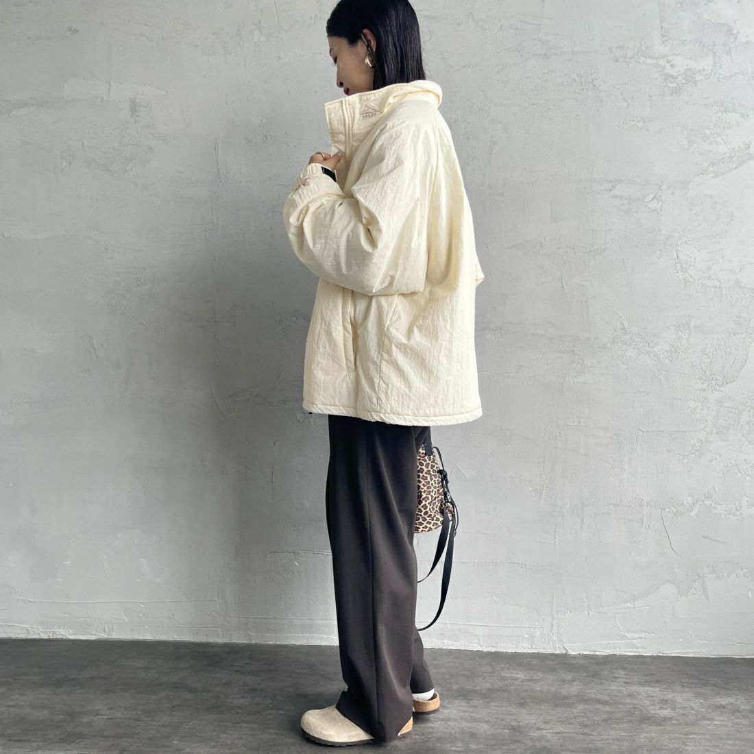 KELTY [ケルティ] 別注 中綿入り オーバーサイズナイロンジャケット [KE243W10IN01-JF] IVORY &&モデル身長：163cm 着用サイズ：M&&