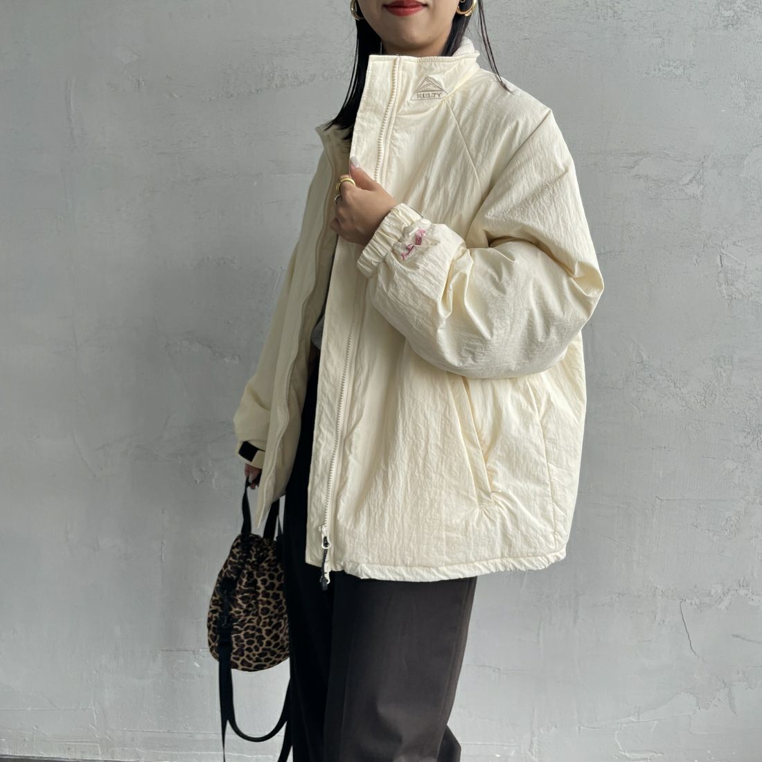 KELTY [ケルティ] 別注 中綿入り オーバーサイズナイロンジャケット [KE243W10IN01-JF] IVORY &&モデル身長：163cm 着用サイズ：M&&