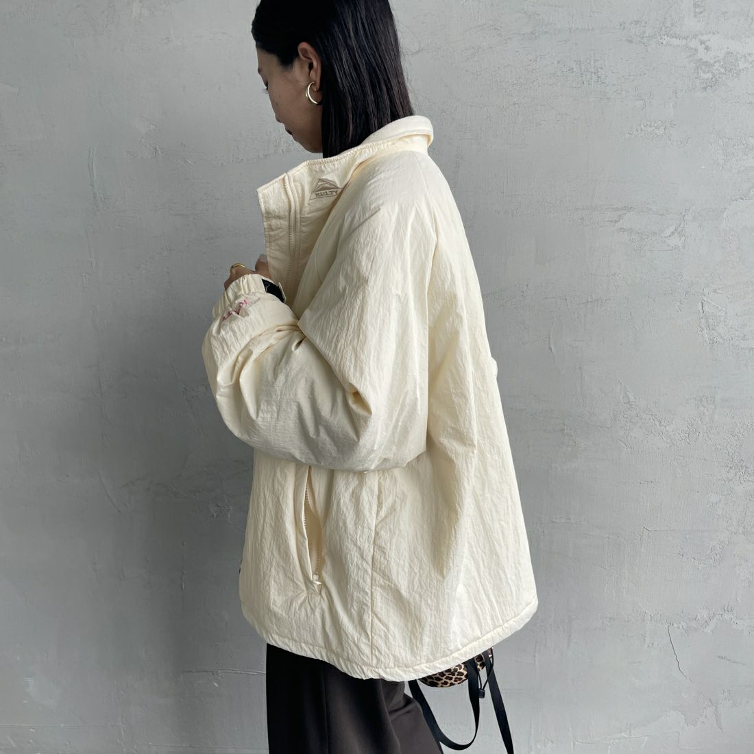KELTY [ケルティ] 別注 中綿入り オーバーサイズナイロンジャケット [KE243W10IN01-JF] IVORY &&モデル身長：163cm 着用サイズ：M&&