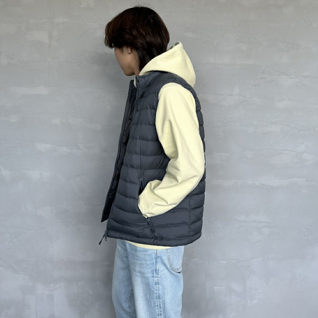 DANTON [ダントン] スタンドカラー ミドルダウンベスト [DT-A0565NRP] M.GREY &&モデル身長：179cm 着用サイズ：L&&