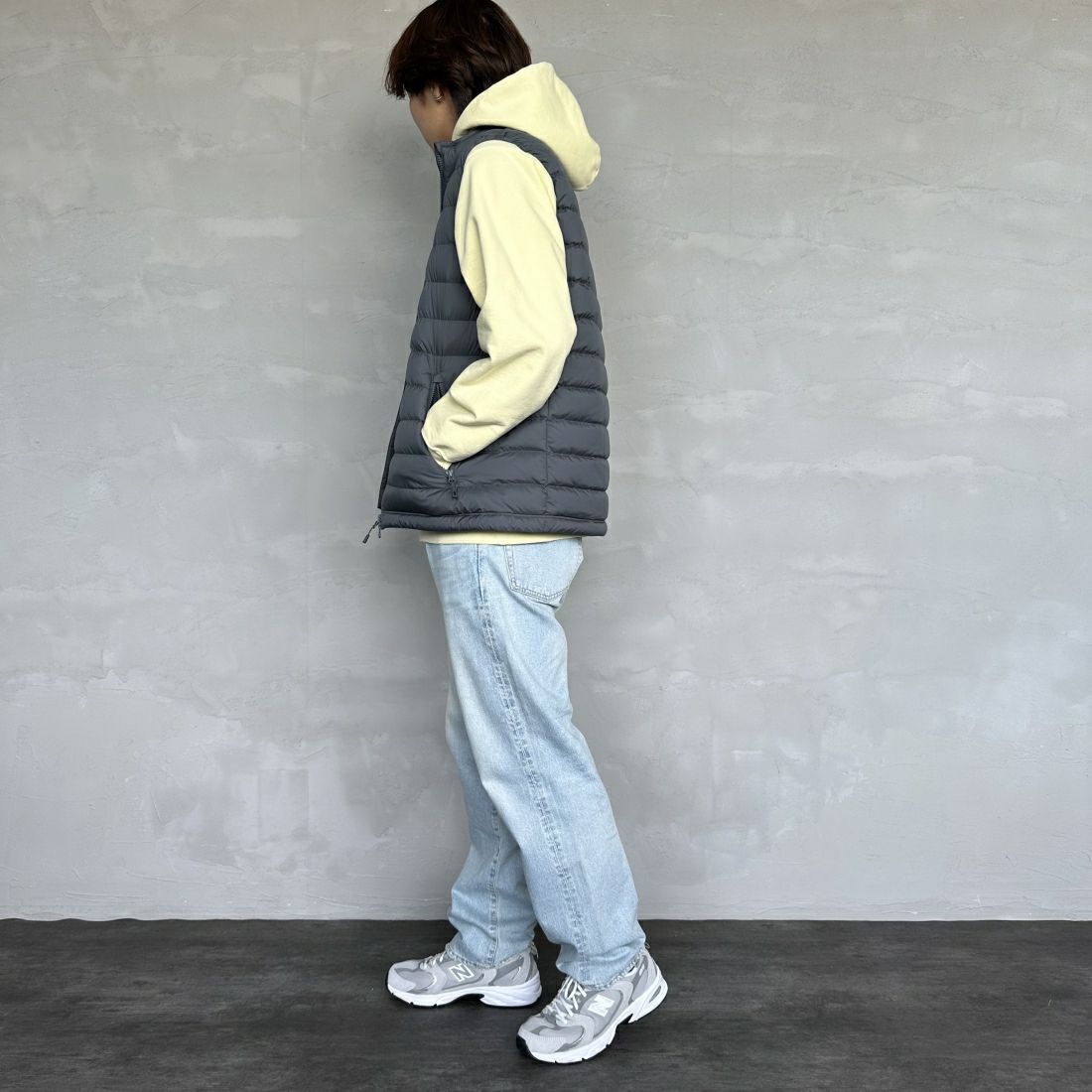 DANTON [ダントン] スタンドカラー ミドルダウンベスト [DT-A0565NRP] M.GREY &&モデル身長：179cm 着用サイズ：L&&