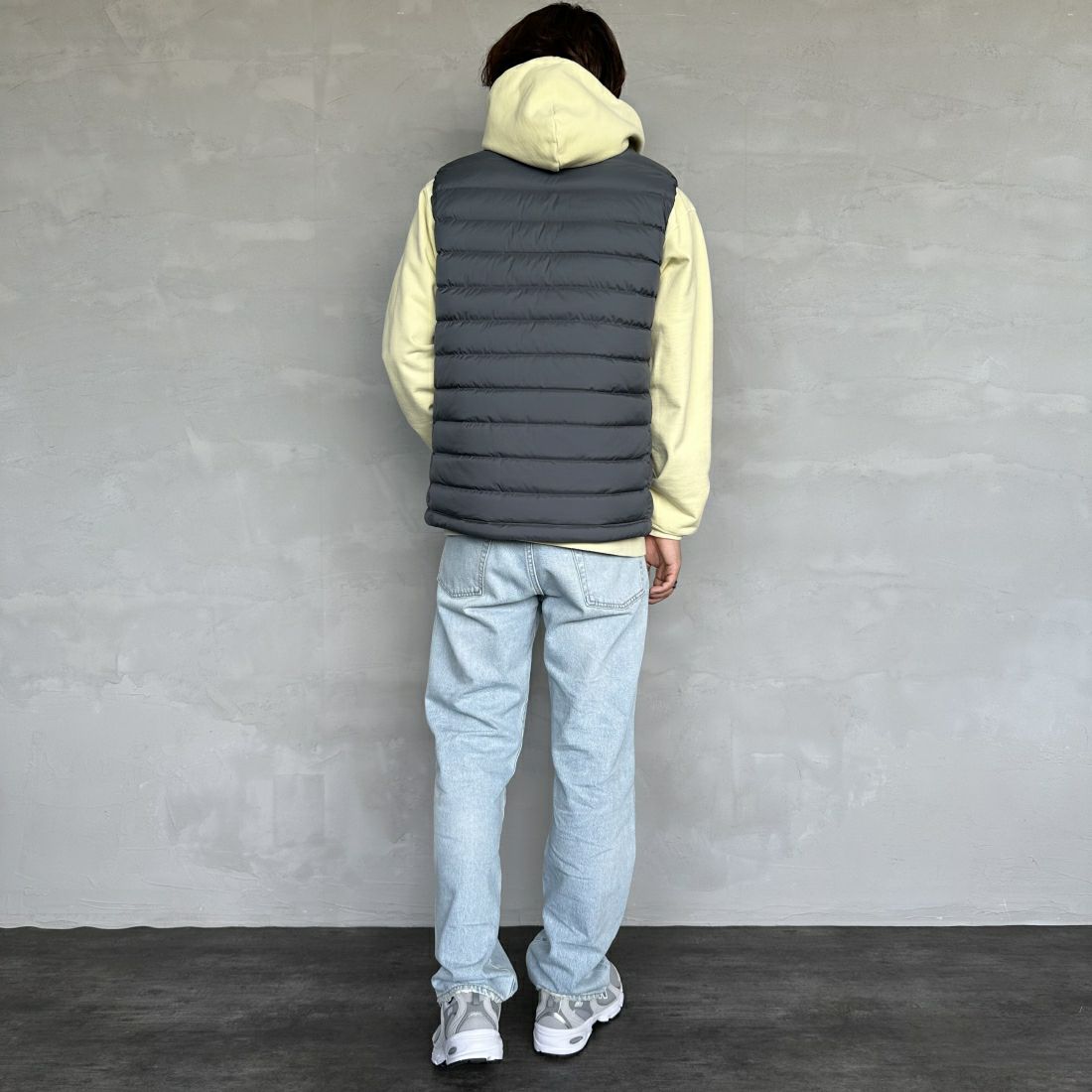 DANTON [ダントン] スタンドカラー ミドルダウンベスト [DT-A0565NRP] M.GREY &&モデル身長：179cm 着用サイズ：L&&