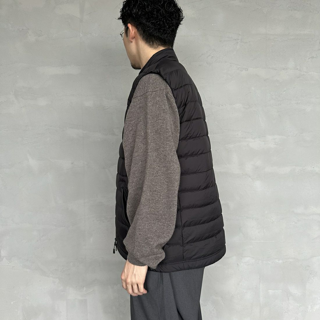 DANTON [ダントン] スタンドカラー ミドルダウンベスト [DT-A0565NRP] BLACK &&モデル身長：168cm 着用サイズ：L&&