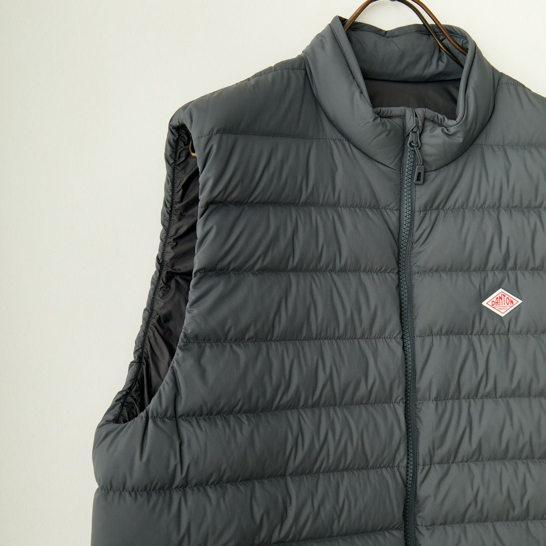 DANTON [ダントン] スタンドカラー ミドルダウンベスト [DT-A0565NRP] M.GREY