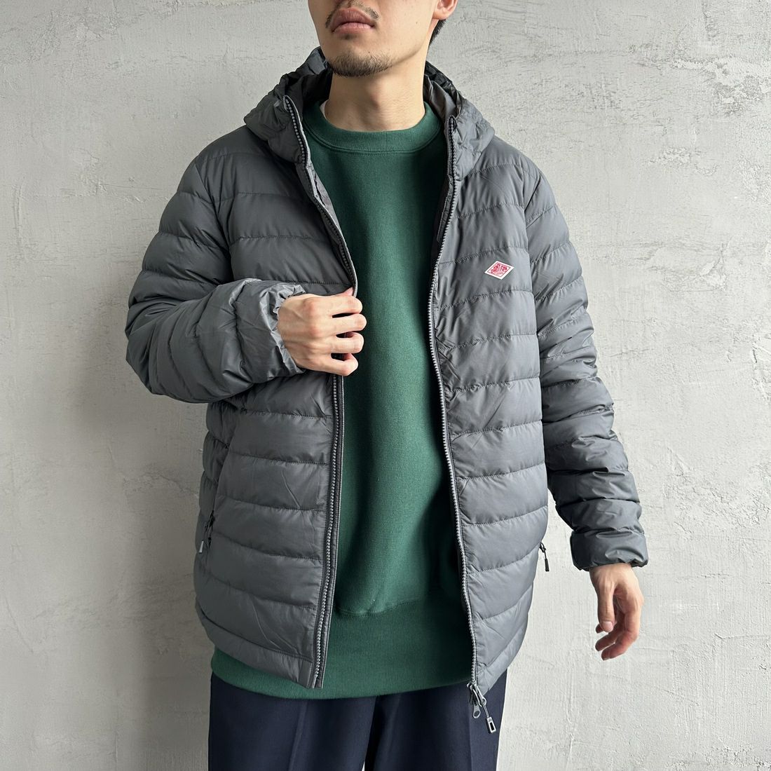 DANTON [ダントン] ミドルダウンフードジャケット [DT-A0564NRP] M.GREY &&モデル身長：168cm 着用サイズ：M&&