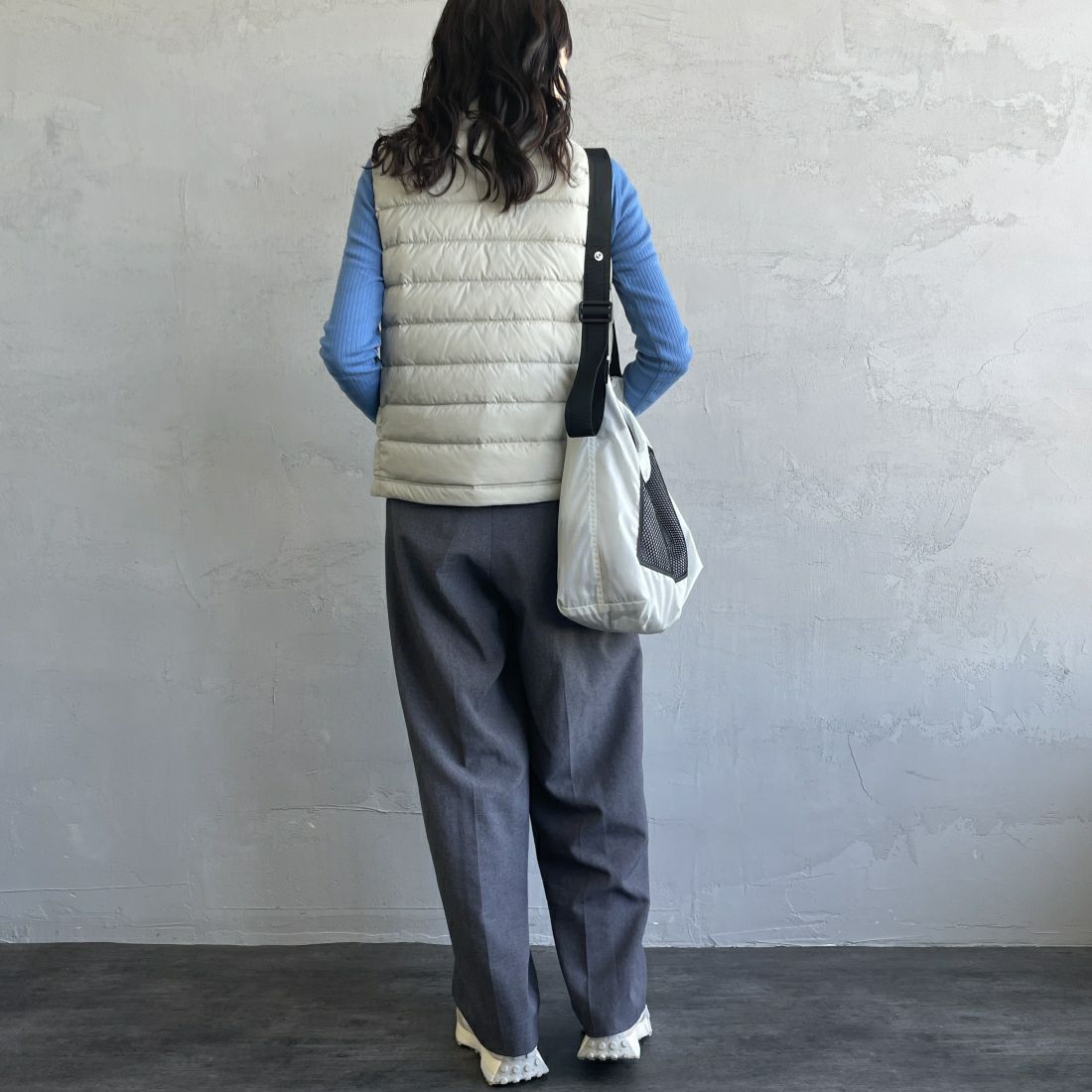 DANTON [ダントン] スタンドカラー ミドルダウンベスト [DT-A0550NRP] GREIGE &&モデル身長：160cm 着用サイズ：M&&