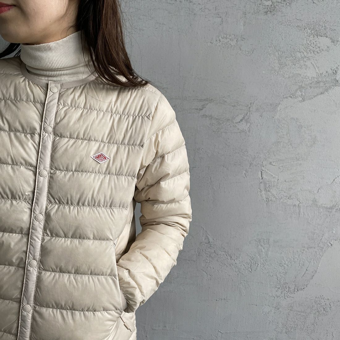 DANTON [ダントン] クルーネック インナーダウンジャケット [DT-A0001NNF] OYSTER WHT &&モデル身長：160cm 着用サイズ：S&&