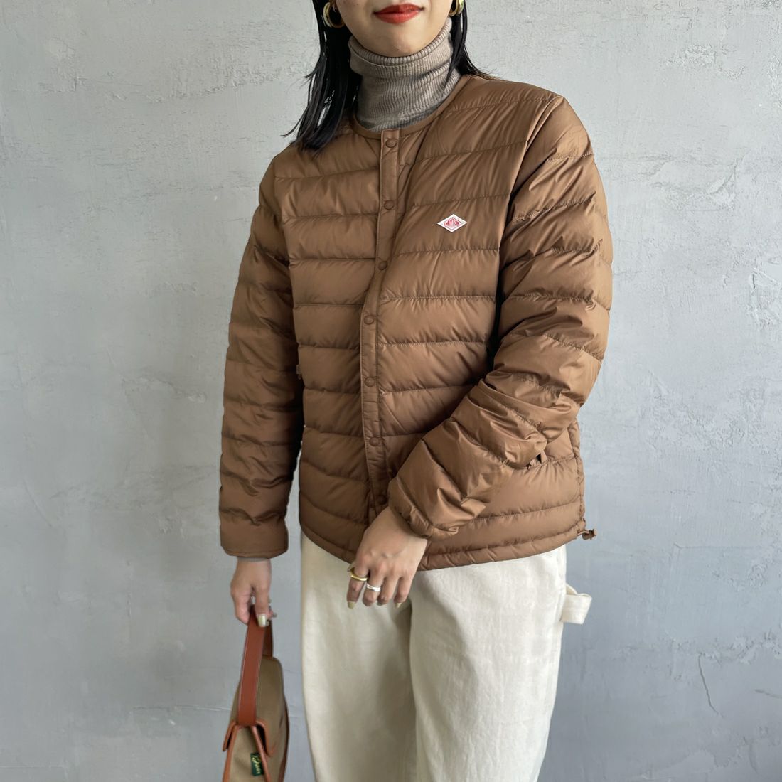 DANTON [ダントン] クルーネック インナーダウンジャケット [DT-A0001NNF] LT.BROWN &&モデル身長：163cm 着用サイズ：M&&