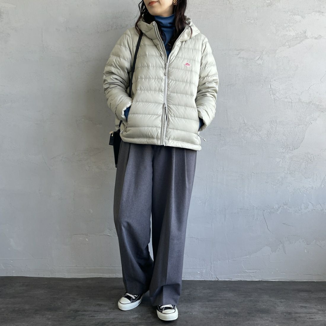 DANTON [ダントン] ミドルダウンフードジャケット [DT-A0563NRP] GREIGE &&モデル身長：160cm 着用サイズ：M&&