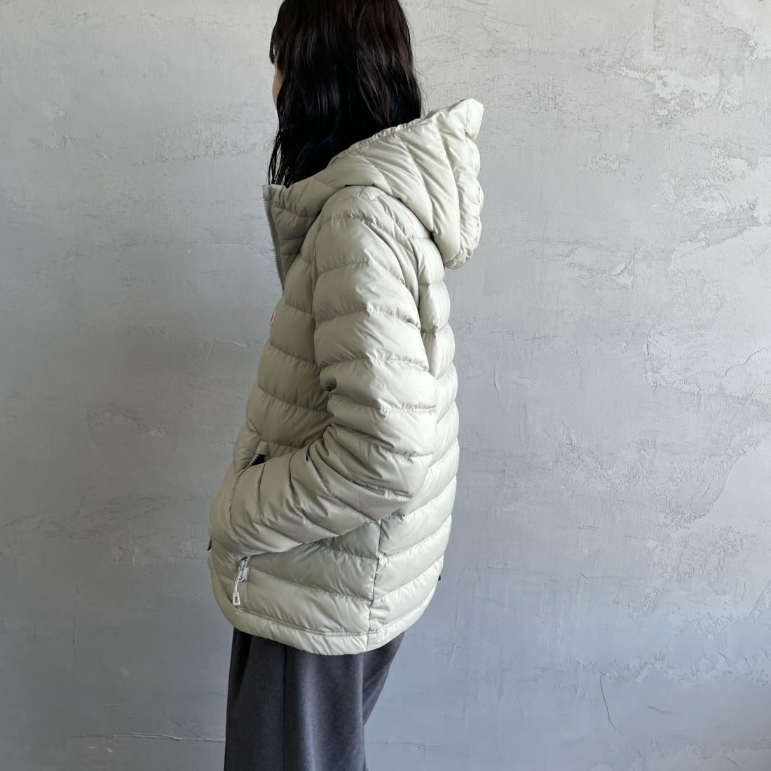 DANTON [ダントン] ミドルダウンフードジャケット [DT-A0563NRP] GREIGE &&モデル身長：160cm 着用サイズ：M&&