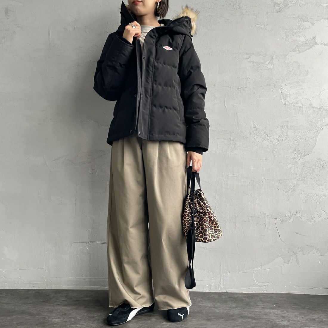 DANTON [ダントン] ショート丈 タッサーダウンジャケット [DT-A0007TET] BLACK &&モデル身長：159cm 着用サイズ：S&&