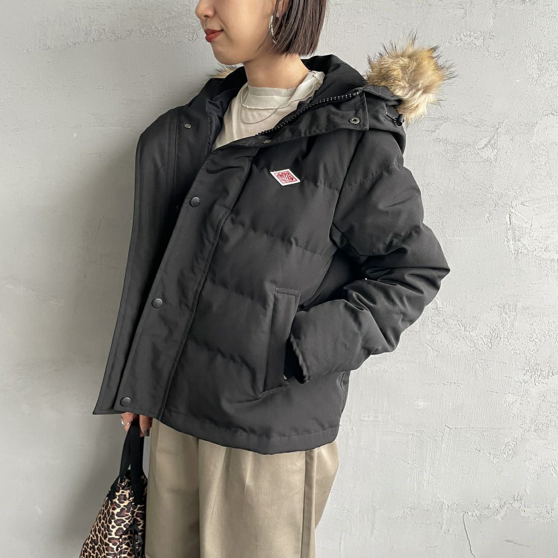 DANTON [ダントン] ショート丈 タッサーダウンジャケット [DT-A0007TET] BLACK &&モデル身長：159cm 着用サイズ：S&&