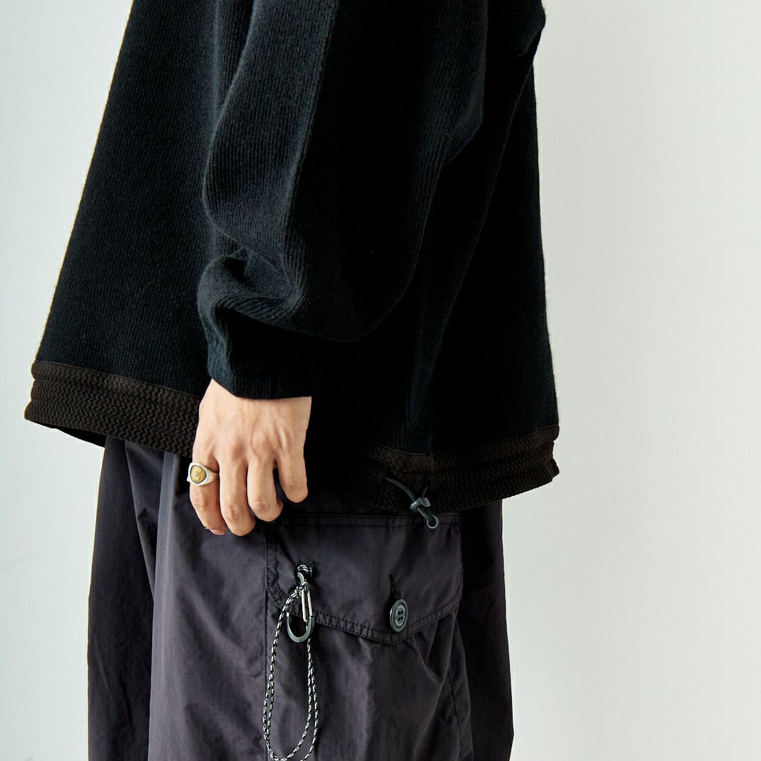 White Mountaineering [ホワイトマウンテニアリング] ラグランプルオーバー [WM2473511] BLACK