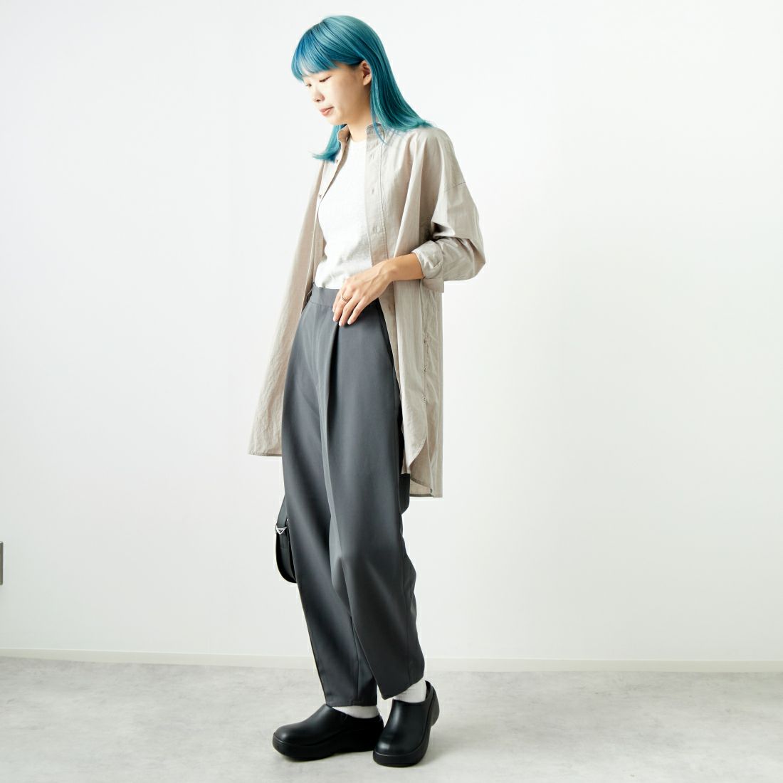 USINE [ユジーヌ] タックパンツ [2430302] CHARCOAL &&モデル身長：167cm 着用サイズ：1&&