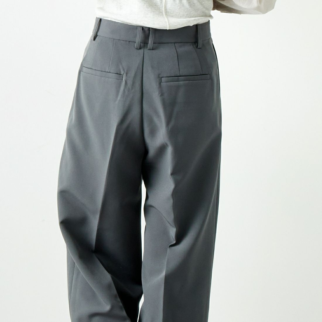 USINE [ユジーヌ] タックパンツ [2430302] CHARCOAL