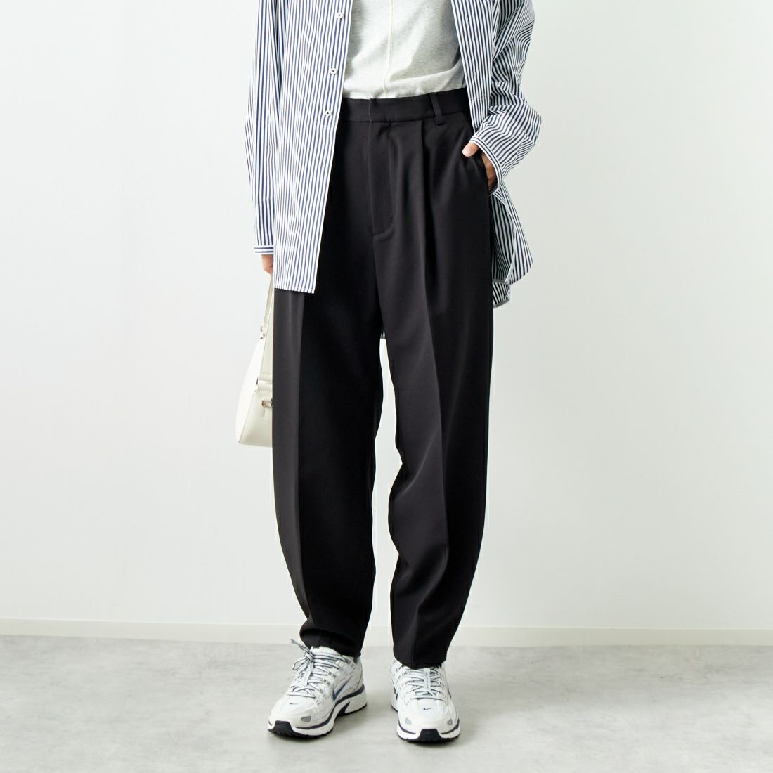 USINE [ユジーヌ] タックパンツ [2430302] BLACK &&モデル身長：167cm 着用サイズ：1&&