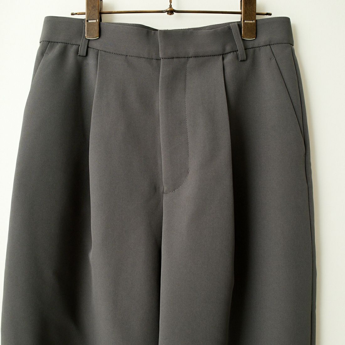 USINE [ユジーヌ] タックパンツ [2430302] CHARCOAL