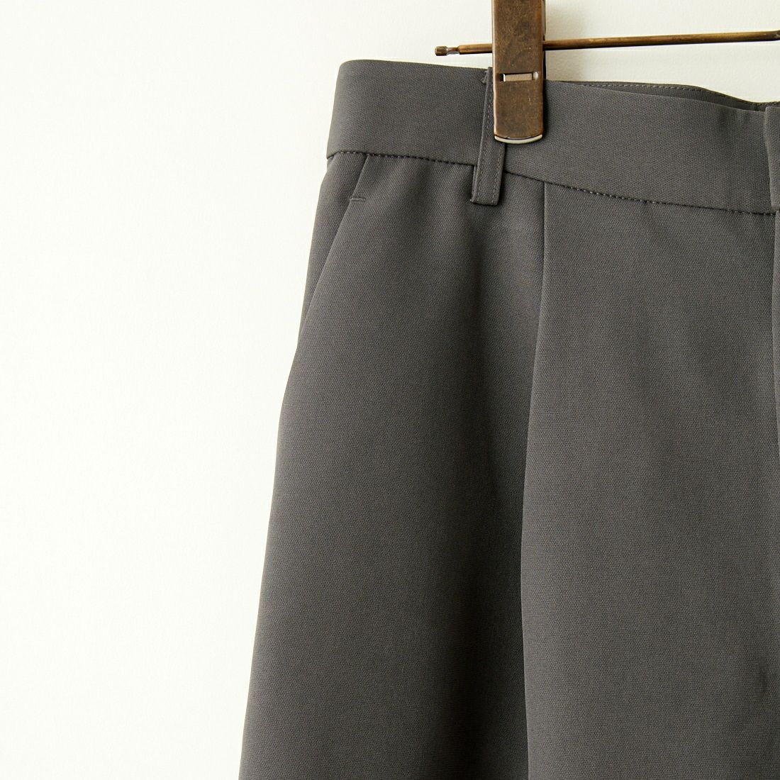 USINE [ユジーヌ] タックパンツ [2430302] CHARCOAL