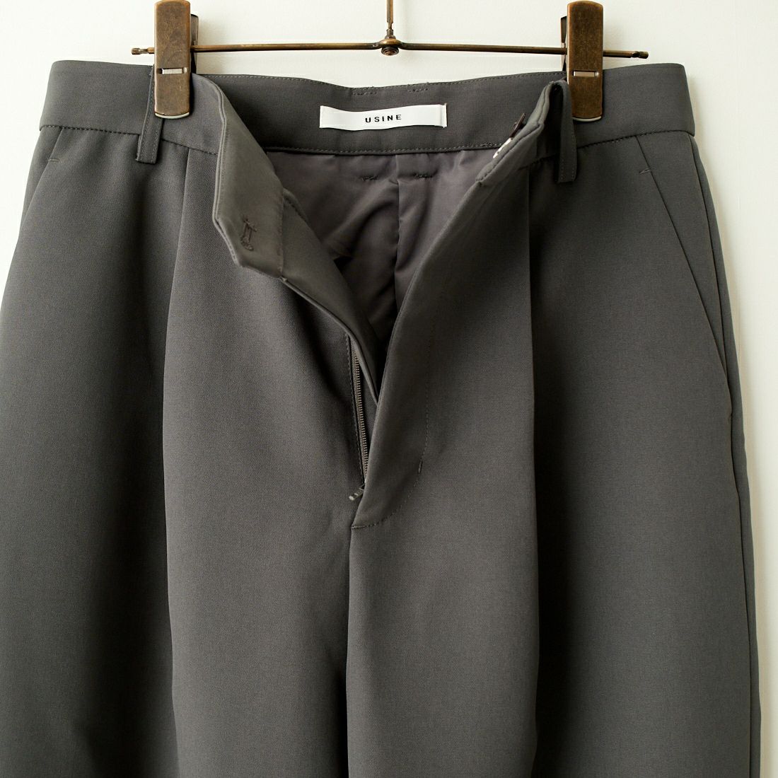 USINE [ユジーヌ] タックパンツ [2430302] CHARCOAL